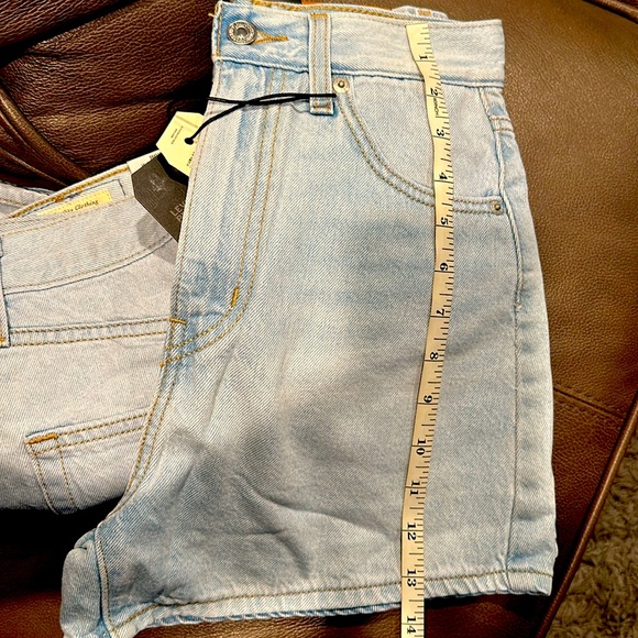 LEVI’S HIGH LOOSE SHORTS - Picture 11 of 11
